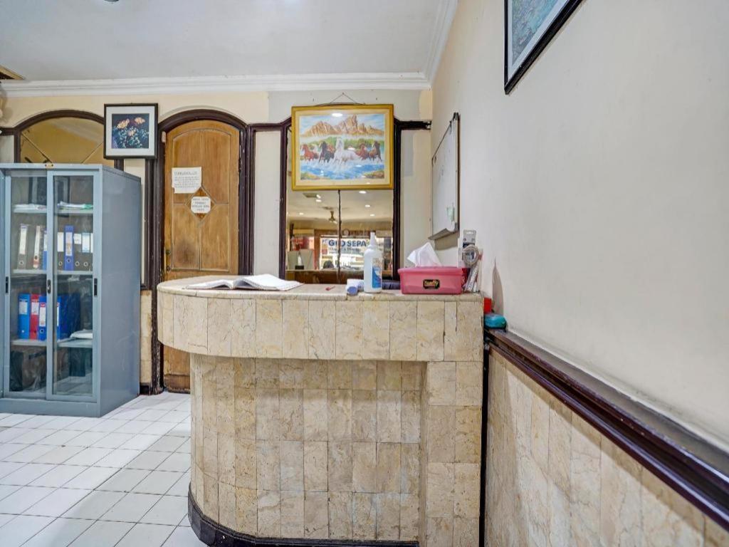 泗水 Spot On 90147 Gosepa Ambengan Plaza酒店 外观 照片