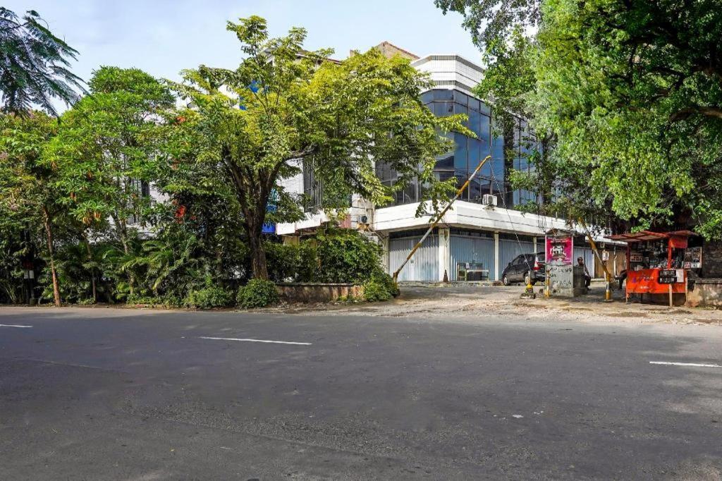 泗水 Spot On 90147 Gosepa Ambengan Plaza酒店 外观 照片